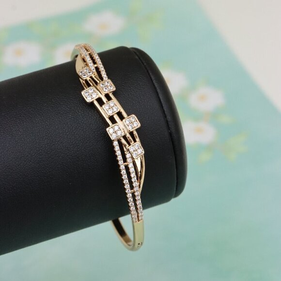 Elegant Rose Gold Bangle with Dazzling Square Crystal Detailing, XPBL0516 - Picture 5 of 12